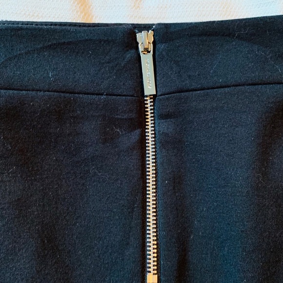 Micheal Kors mini skirt with sliver hard wear - Picture 7 of 11